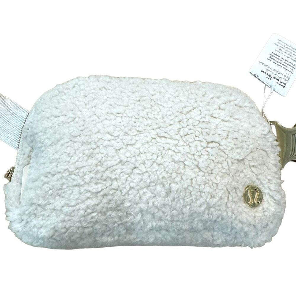 Lululemon Everywhere Belt Bag 1L Fleece Natural Ivory Gold NWT